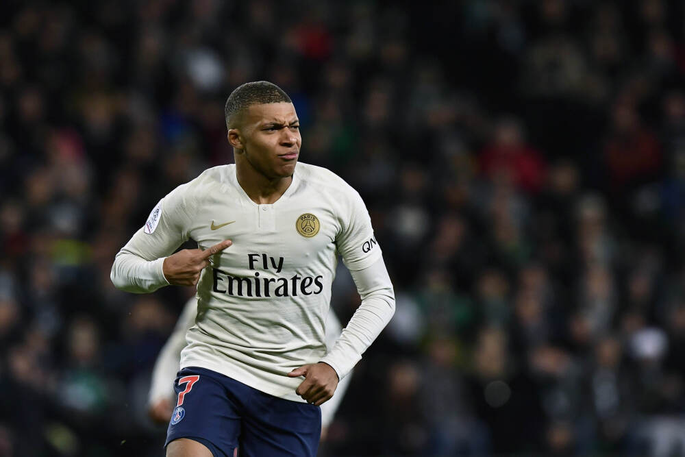 今晚11点决战亚洲之巅！中国队全力以赴